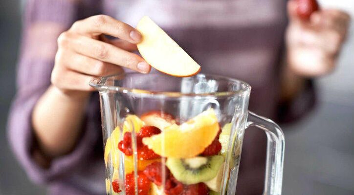 Mga prutas sa usa ka blender